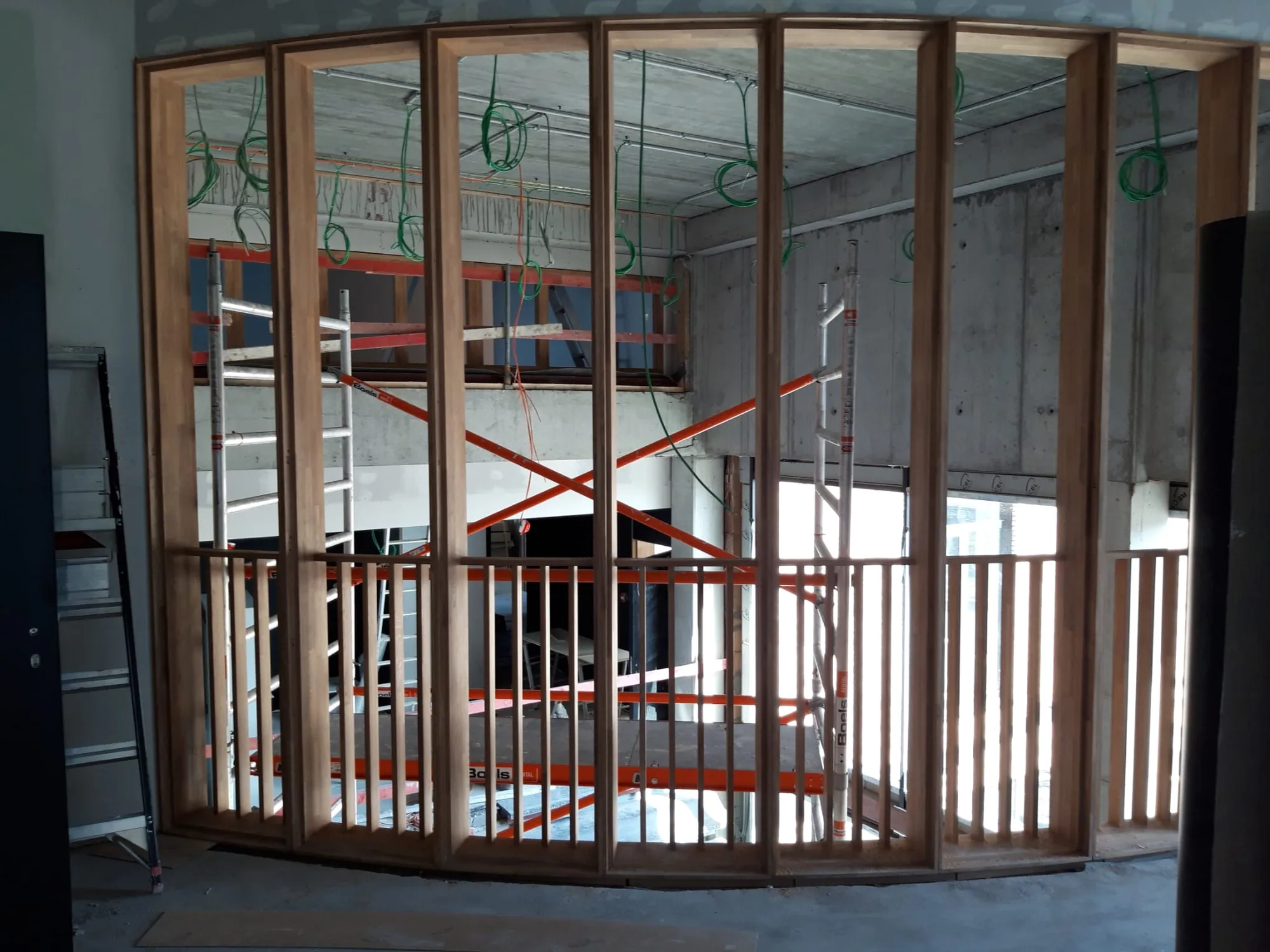 Structure intérieure et garde-corps de chantier