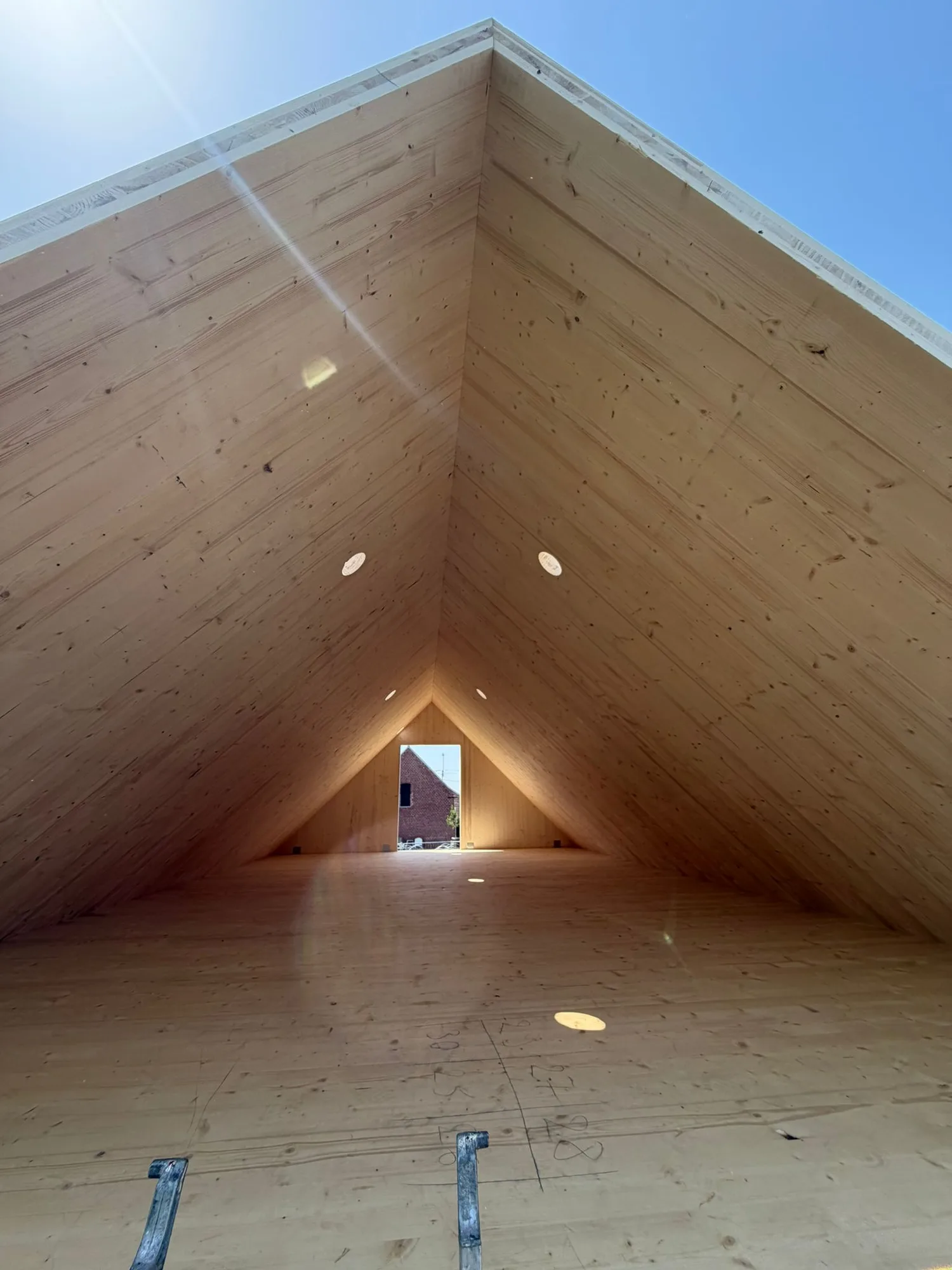 Faîtage intérieur bois avec ouverture zénithale