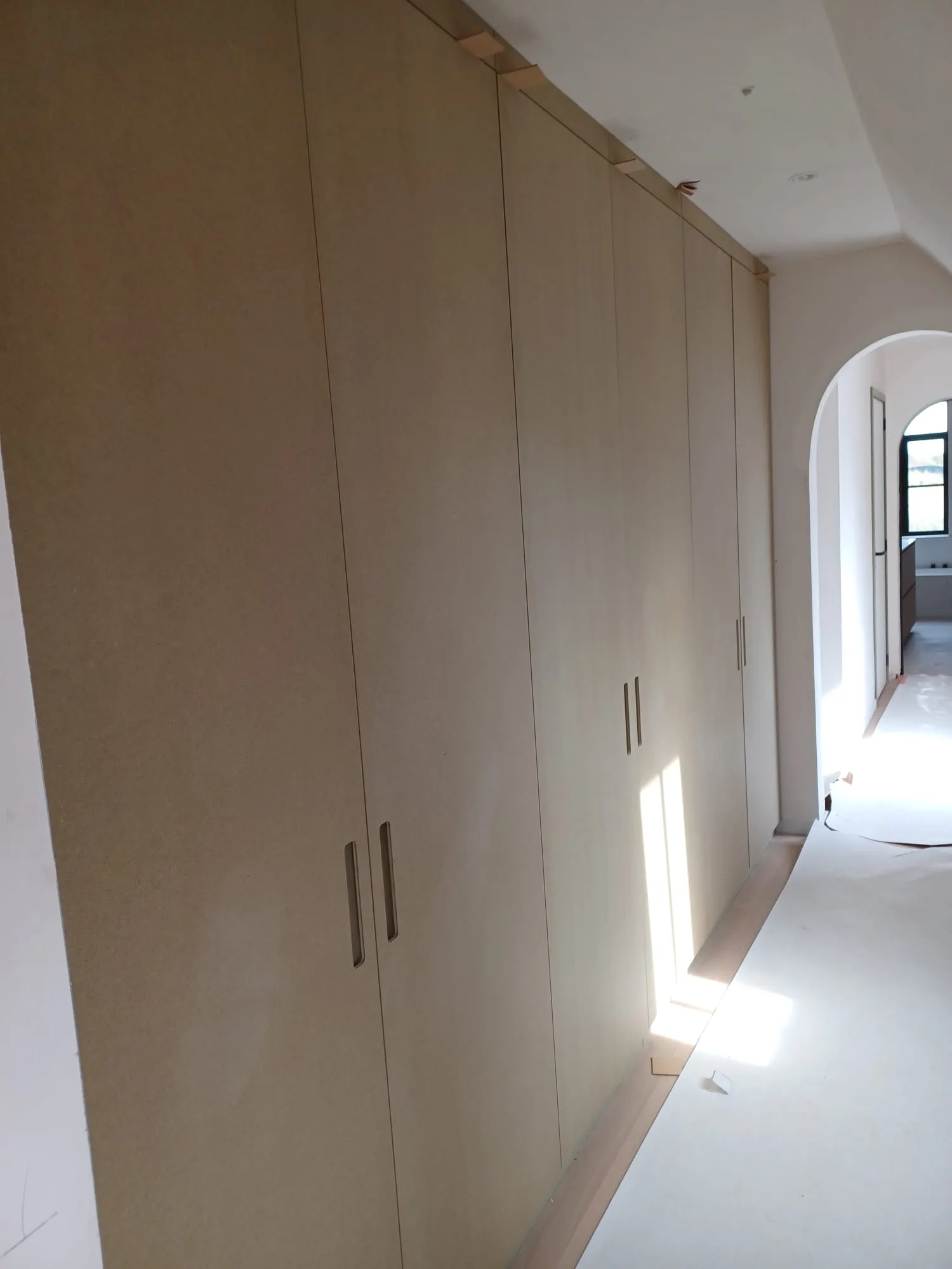 Couloir en cloisons sèches prêt à peindre